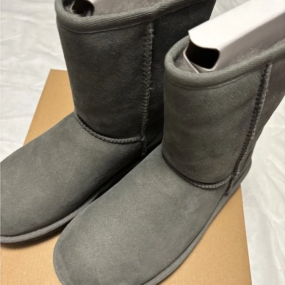 UGG Classic short boots - Picture 3 of 6